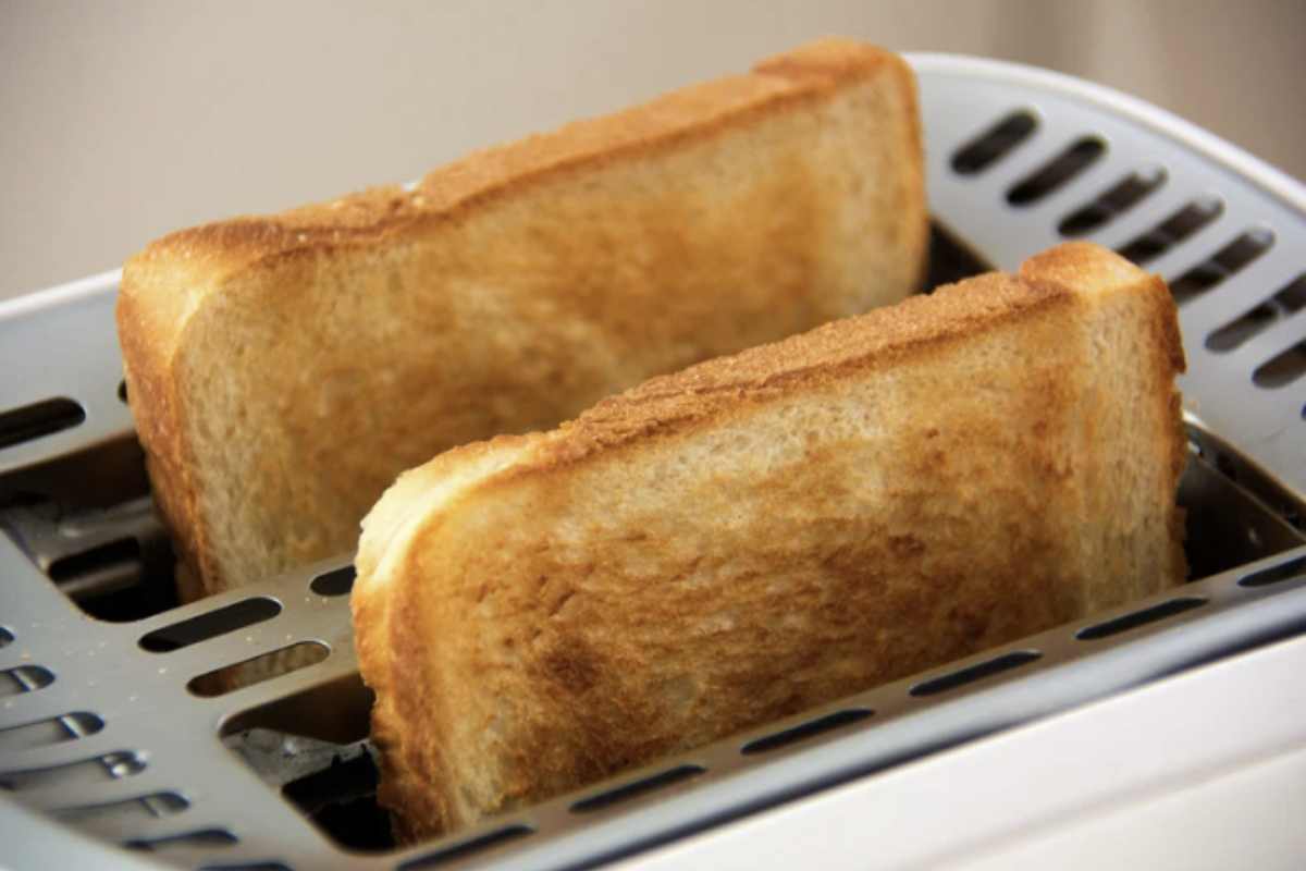 Il pane è forse l’alimento che più frequentemente viene tostato, ma anche quello che più facilmente si brucia.