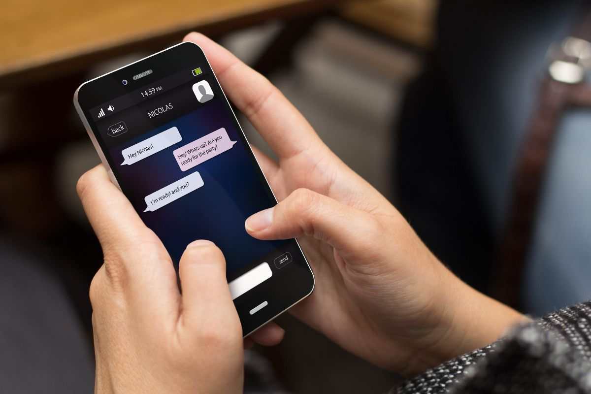 whatsapp attento ai messaggi eliminati: possono leggerli