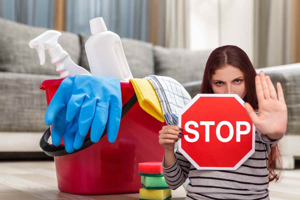 Mai più secchio e scopettone: oggi puoi lavare i pavimenti così: il metodo facile e veloce