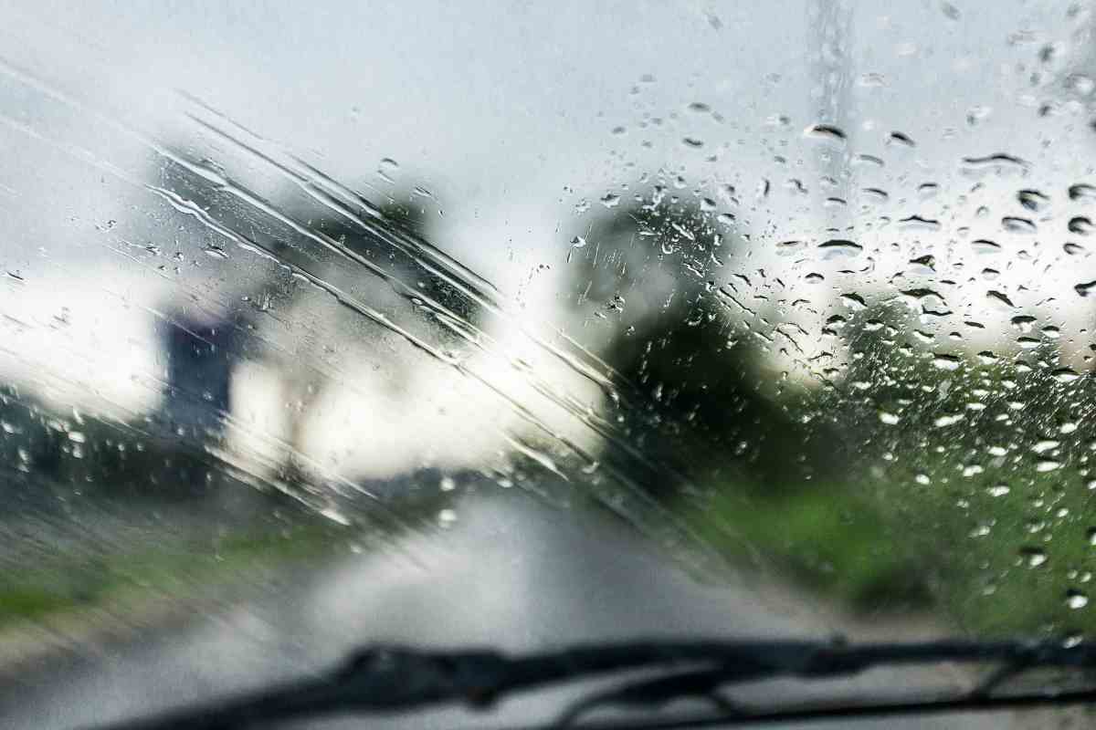 Se usi l’aria condizionata per i vetri appannati, stai solo sprecando soldi