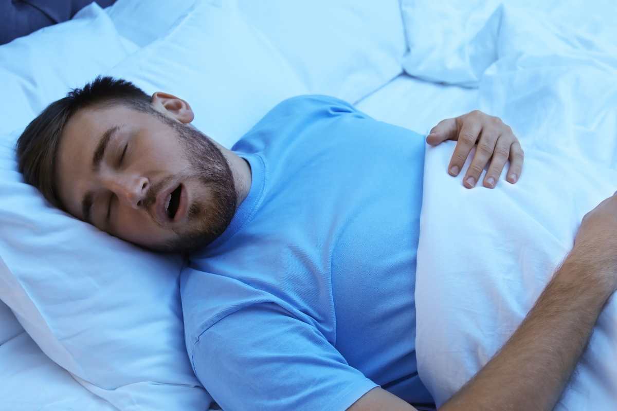 Quando russare non è innocuo: se hai questi sintomi devi andare subito dal medico